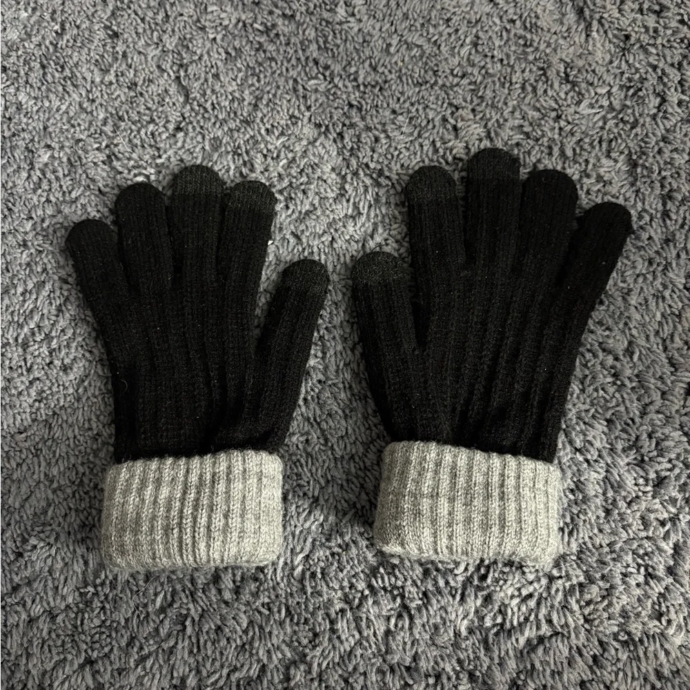 NWOT black and grey gloves with textable figertips